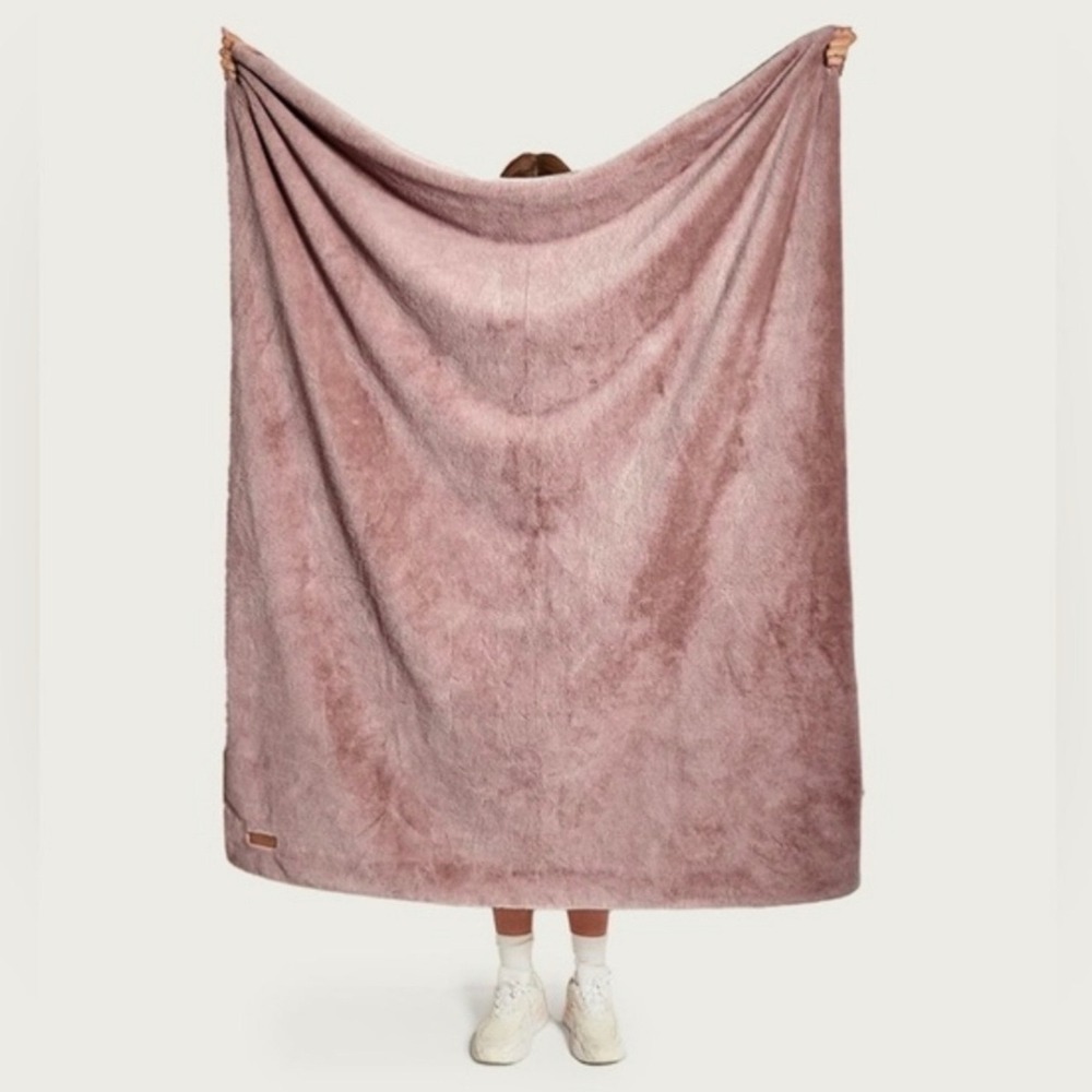 UnHide Lil Marsh Blanket Faux Fur Rose Pink 50" x 60" NEW
